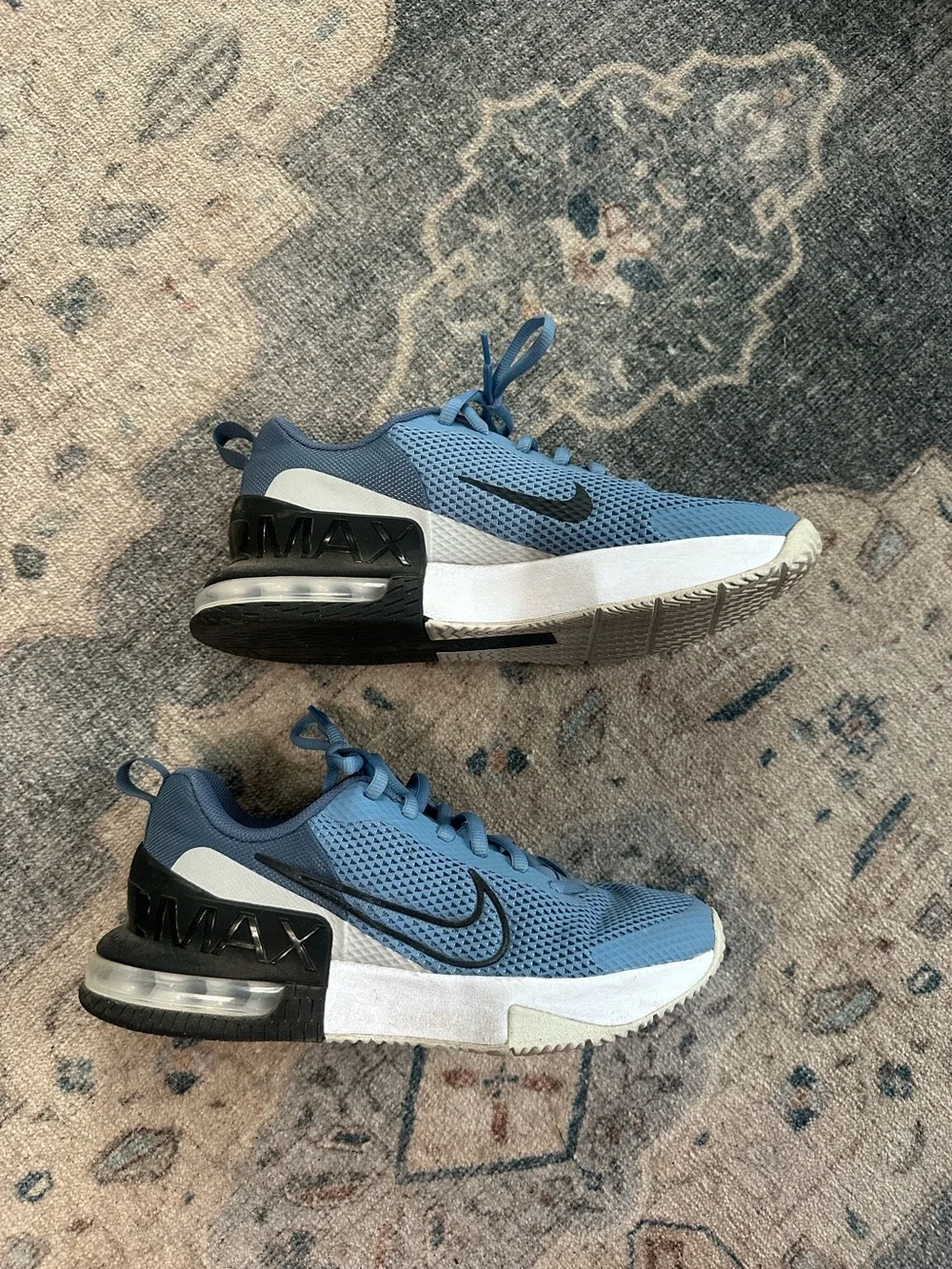 Nike Men’s AIR MAX Light Blue and Black Air-cushioned Sneakers